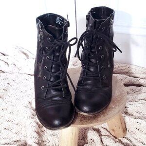 Vintage Y2K MADDEN GIRL "Whipster" Lace Up Prairie Ankle Boots